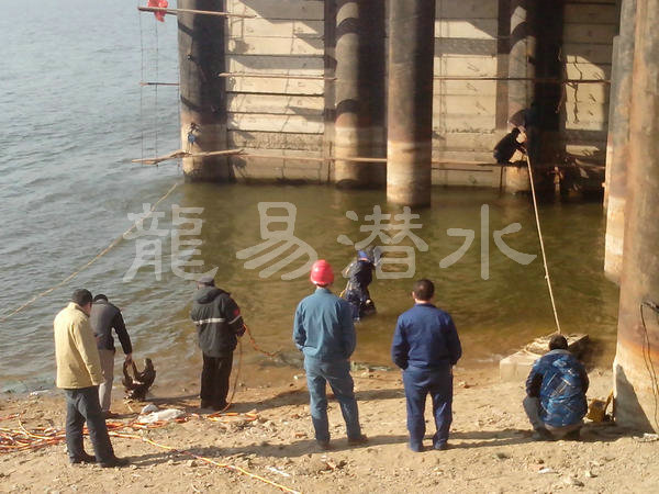 吉林长春华能电厂泵站清淤（2014-10）