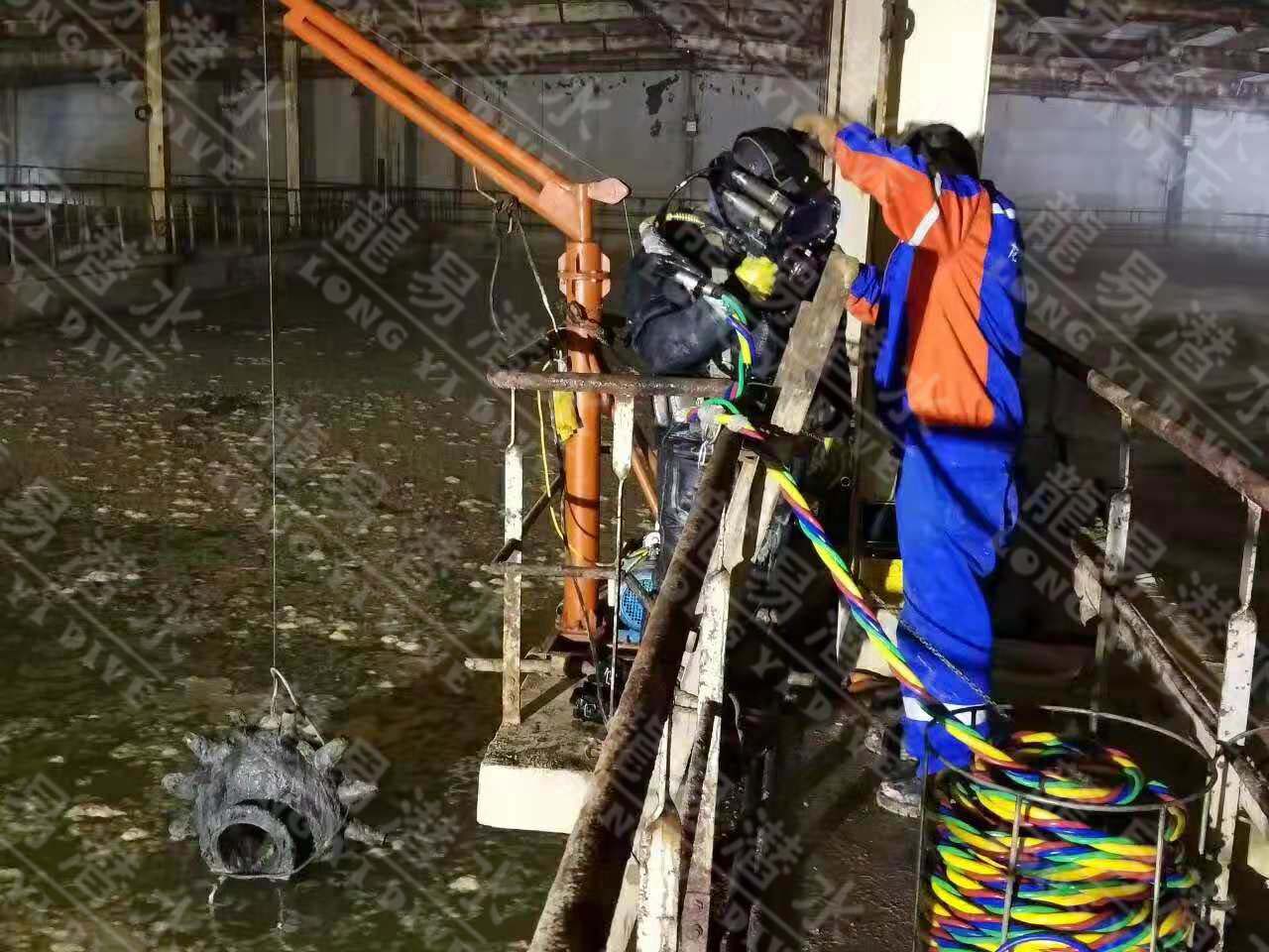 齐齐哈尔普邦明胶污水池爆气头切割拆除